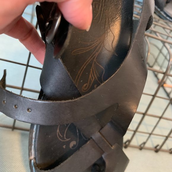 Gently Worn KEEN Alman Ankle Sandals - Picture 6 of 9